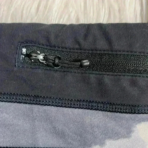 Lululemon Run: Inspire Crop II
Black / White Coal Tinted Canvas Super - Picture 10 of 10